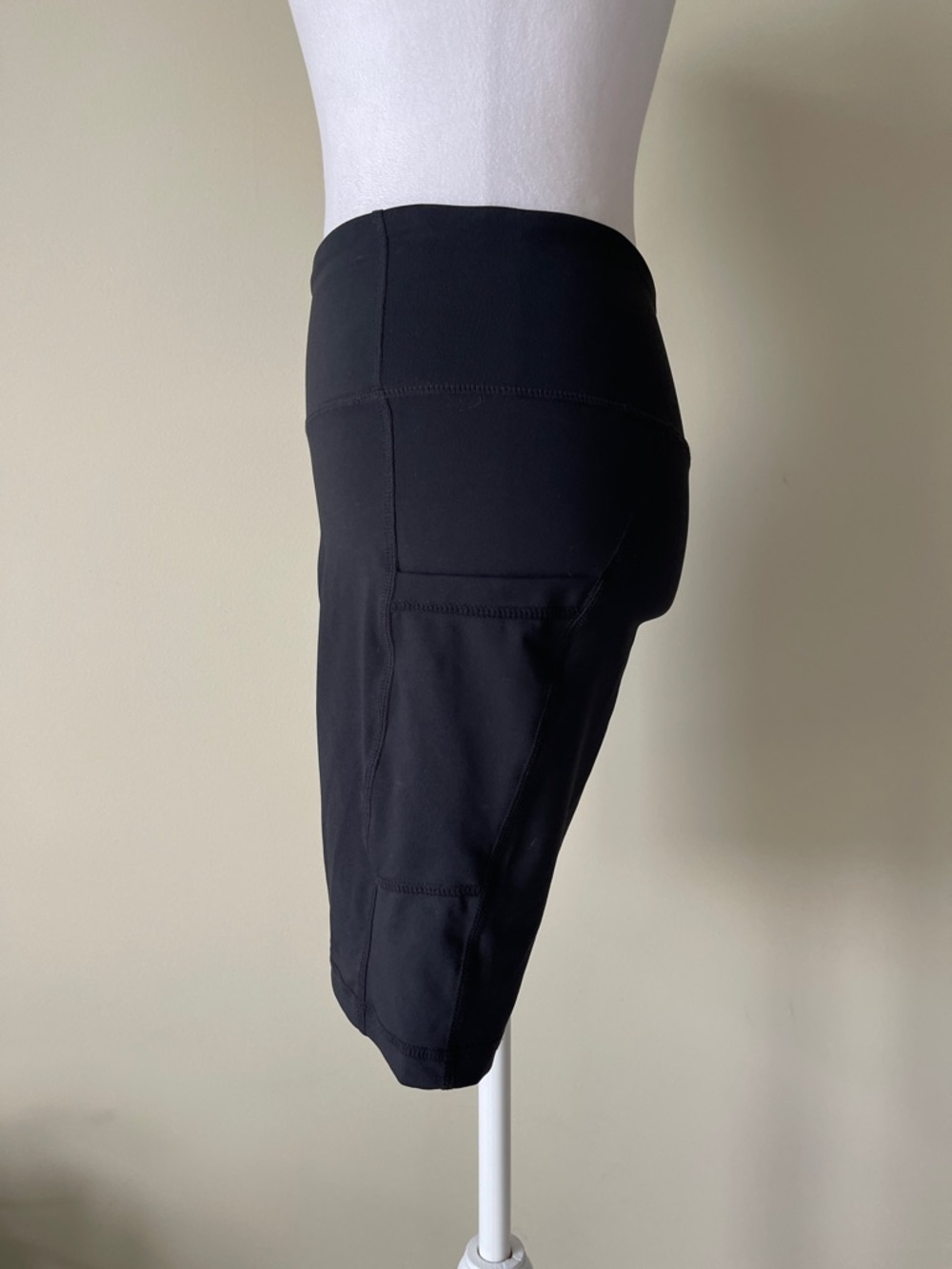 Baleaf Black High-Waist Bike Shorts with Side Pockets EUC Size Small - Picture 2 of 6
